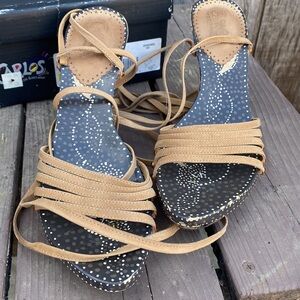 Carlos Santana Pure Camel Nubuck Wooden Floral Hand Painted Strappy Heels Size 8